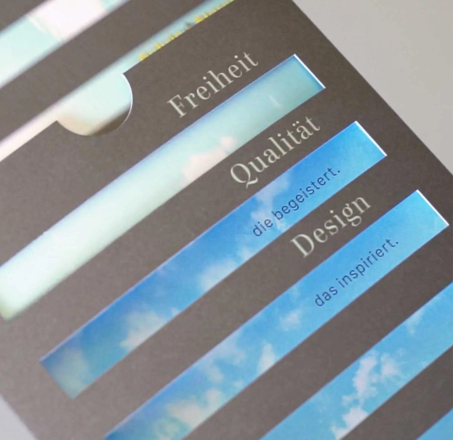 dein-lamellendach_starprojekt_flyer-prototyp-closeup Baukoma-Marketimpact AG dein lamellendach starprojekt flyer prototyp closeup